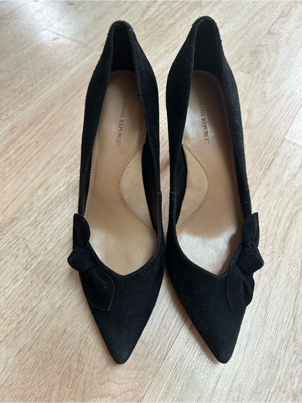 Banana Republic Women's Black Suede Pointed-Toe Pumps with Bow
